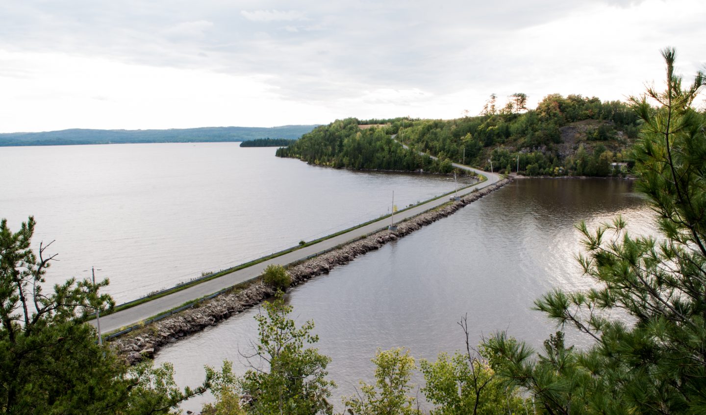 pont reliant l'Île du Collège à la terre ferme, situé à Duhamel-Ouest au Témiscamingue