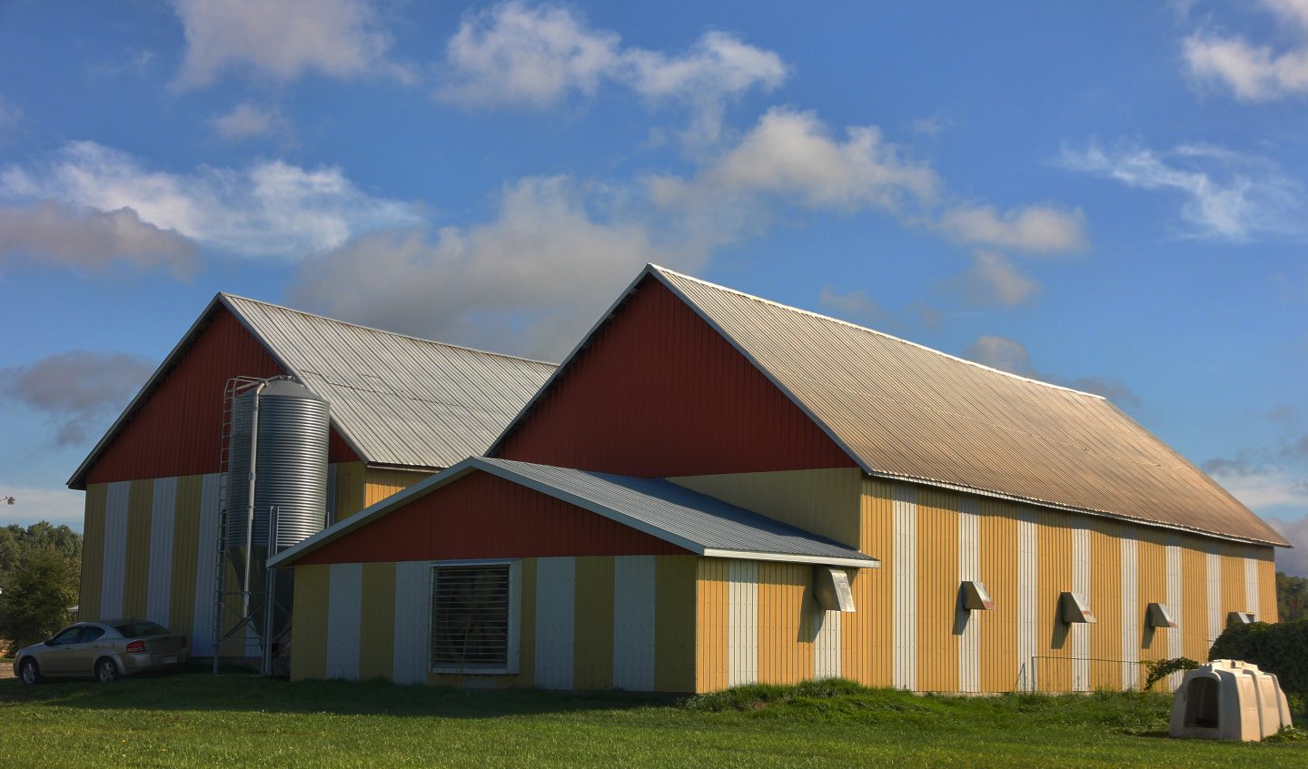 granges doubles situées à Laverlochère, à la ferme Clarital, au Témiscamingue