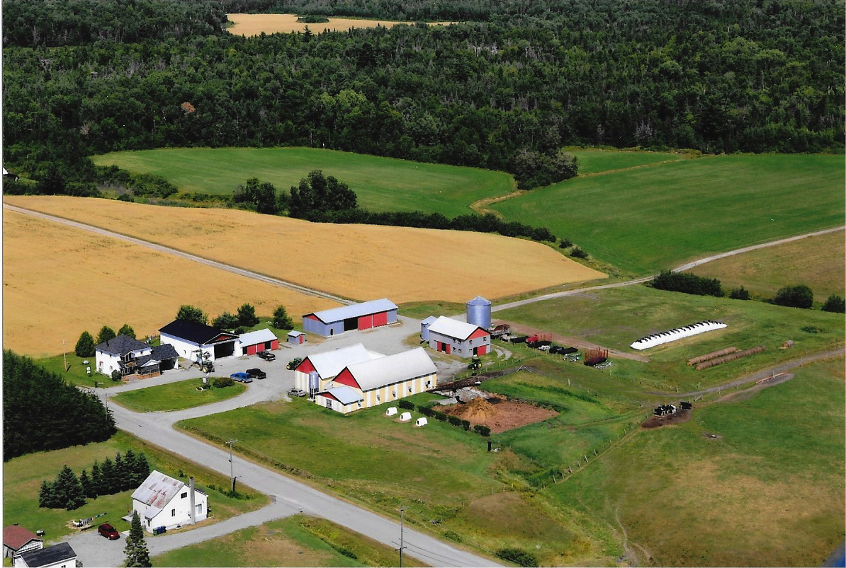 vue des airs de la ferme Clarital en 2016, située à Laverlochère au Témiscamingue
