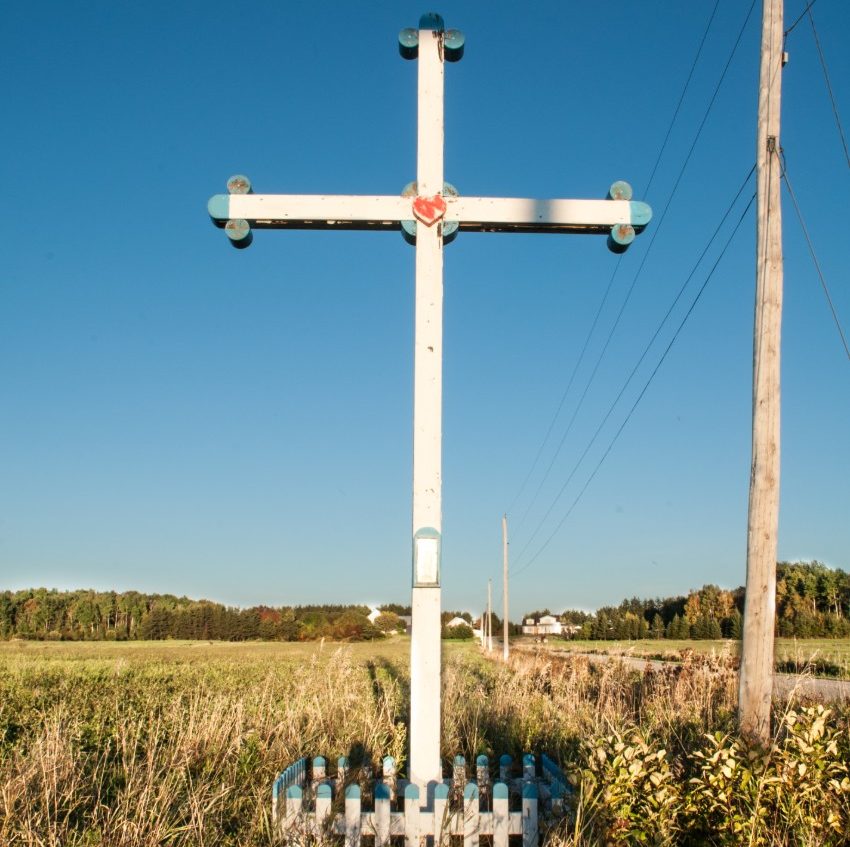 croix de chemin située à Lorrainville au Témiscamingue, à la croisée des routes