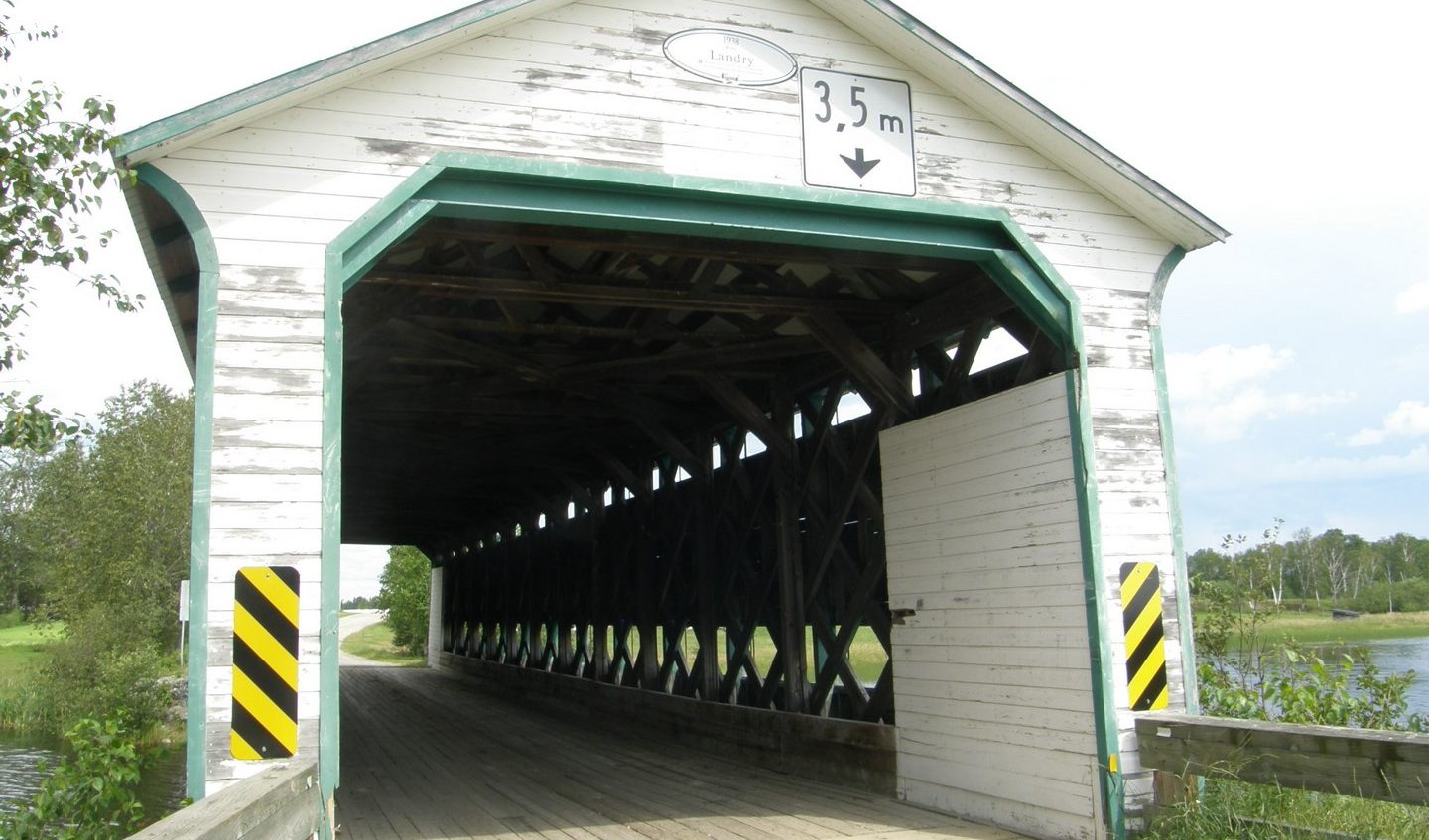 pont couvert nommé Landry, situé à Latulipe-et-Gaboury érigé en 1938